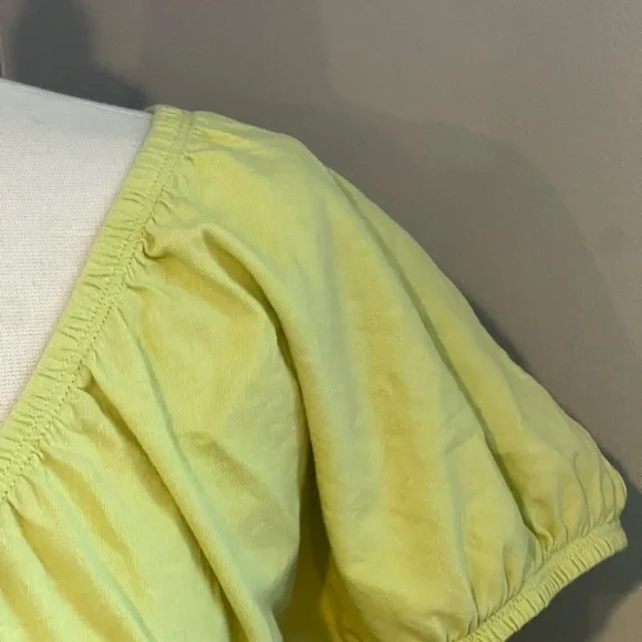 Yellow-Green Puff Sleeve Scoop Neck Blouse Size M - Picture 2 of 9